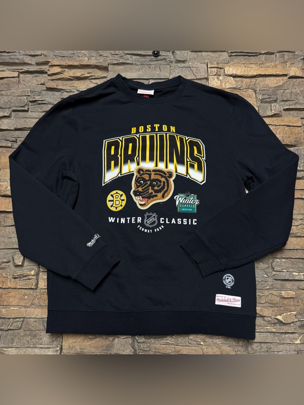 Boston Bruins Winter Classic Crewneck Pullover Sweatshirt Women XL Bear Retro